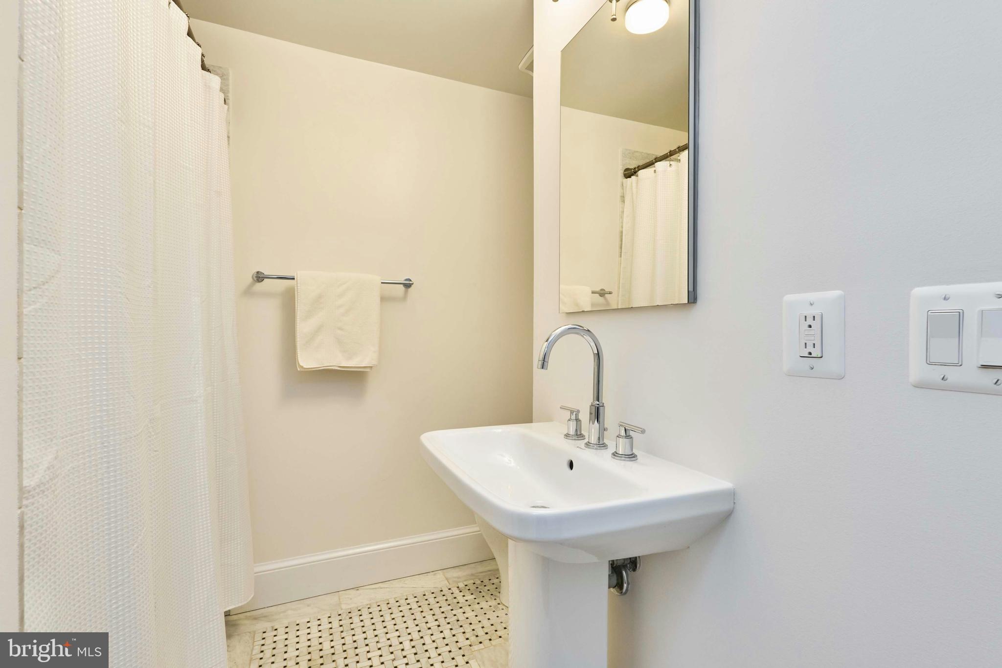 205 North Fillmore Street Arlington, VA 22201 - Photo 32 of 42