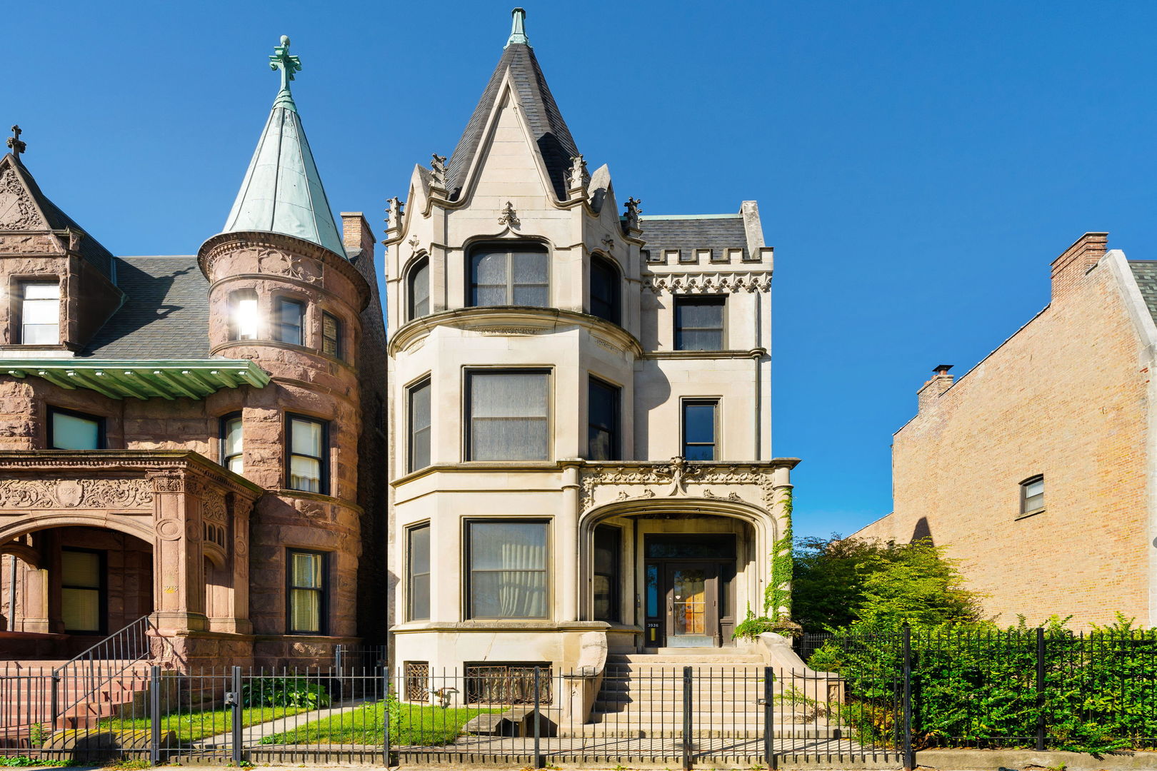 3936 South King Drive Chicago, IL 60653 - Photo 1 of 30 a view of a brick building with large windows