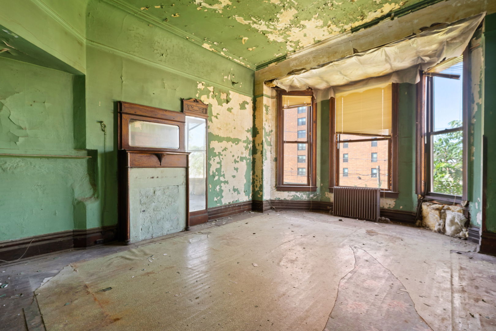 3936 South King Drive Chicago, IL 60653 - Photo 15 of 30 a view of a room with large windows