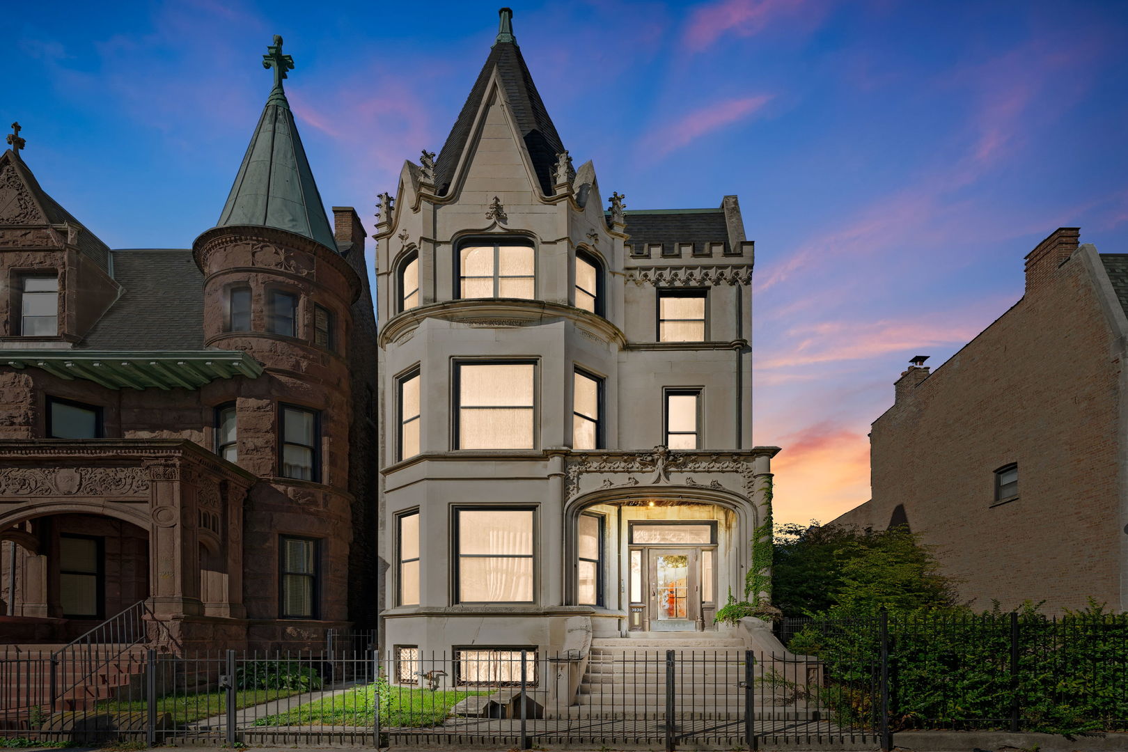 3936 South King Drive Chicago, IL 60653 - Photo 2 of 30 a front view of a building