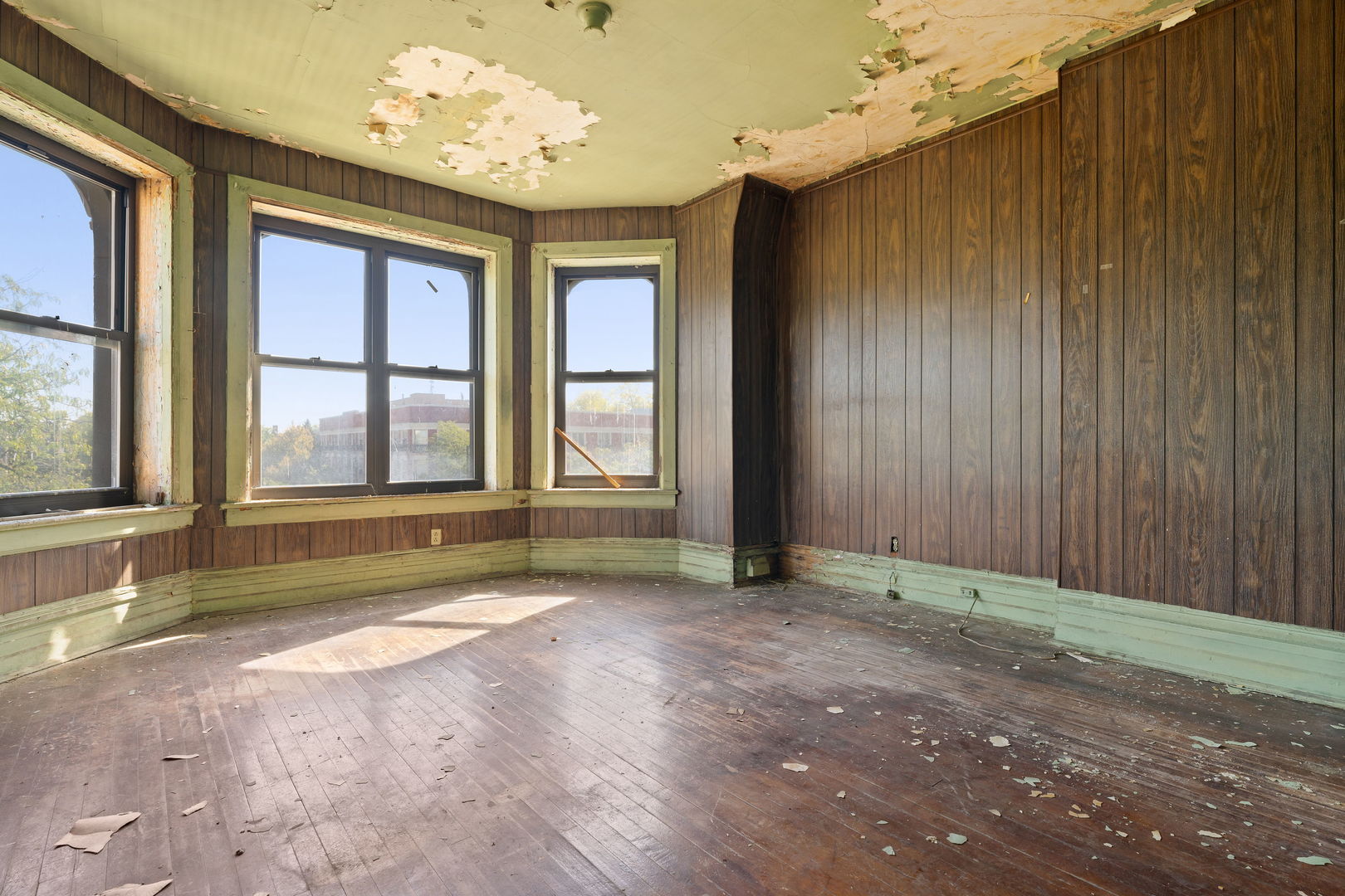 3936 South King Drive Chicago, IL 60653 - Photo 24 of 30 a view of an empty room with a window