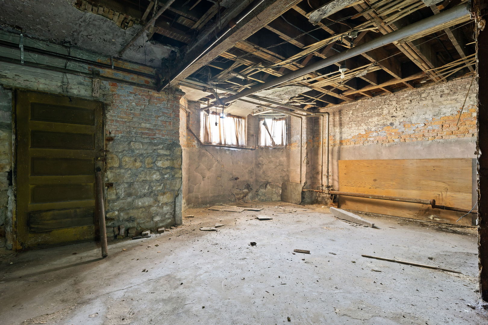 3936 South King Drive Chicago, IL 60653 - Photo 26 of 30 a view of a garage