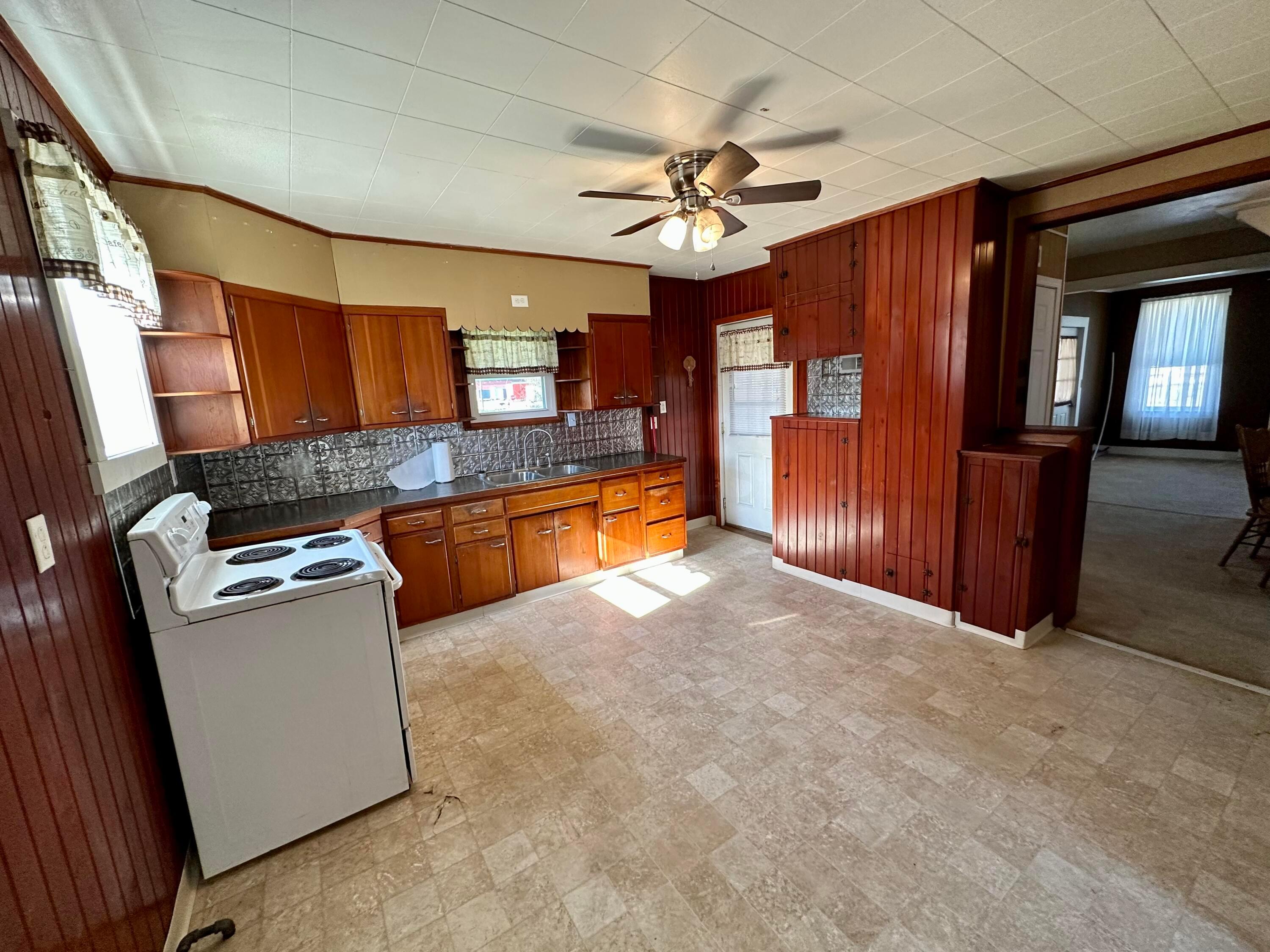 211 Cook Street Nevada, OH 44849 - Photo 14 of 36
