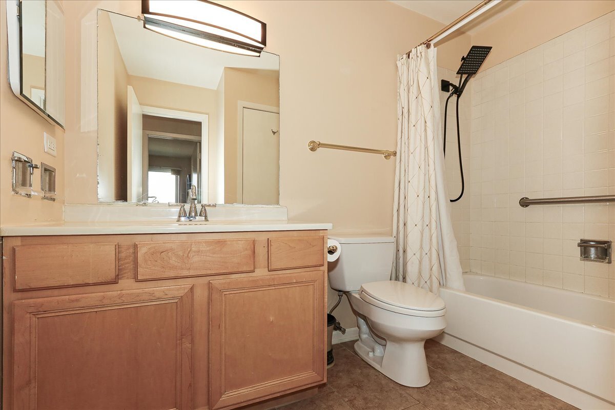 247 Nantucket Harbor Schaumburg, IL 60193 - Photo 14 of 25 a bathroom with a sink toilet and shower