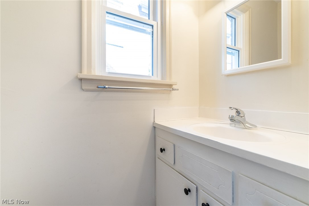 2248 Fenwick Road Cleveland, OH 44118 - Photo 15 of 31 Gallery Image 15