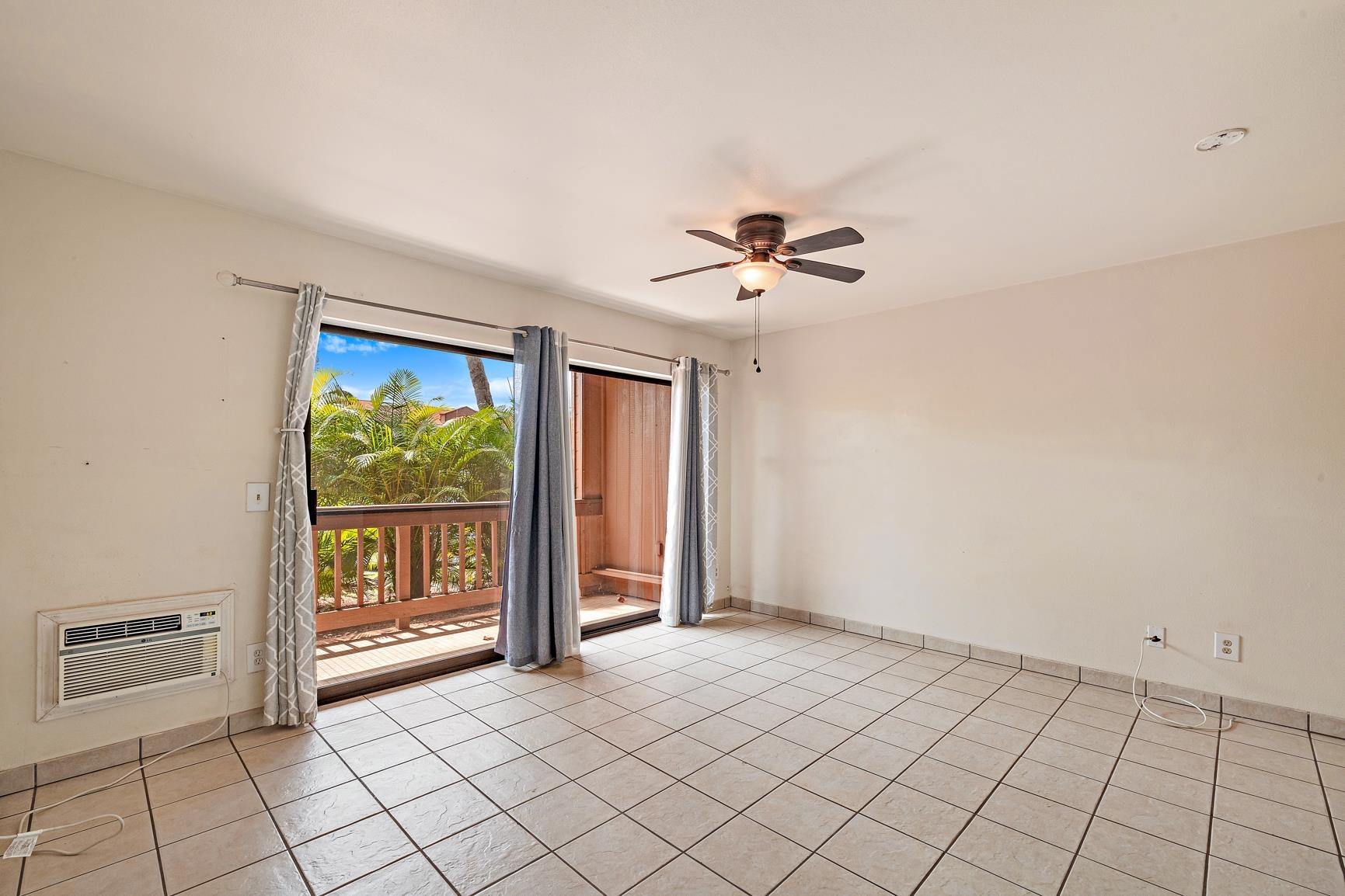 3740 Lower Honoapiilani Road, Unit G108 Lahaina, HI 96761 - Photo 5 of 24 a view of an empty room and window