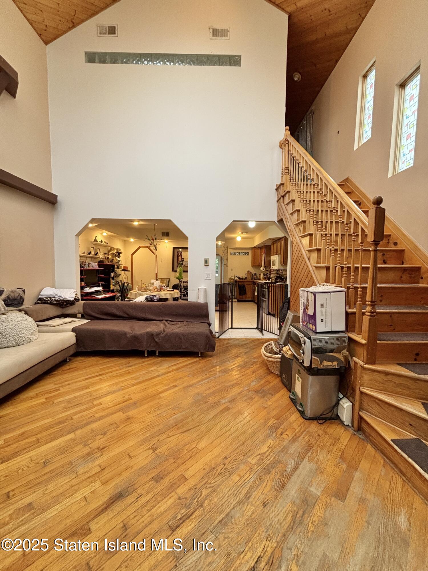 456 Oder Avenue Staten Island, NY 10304 - Photo 3 of 8 a living room with furniture