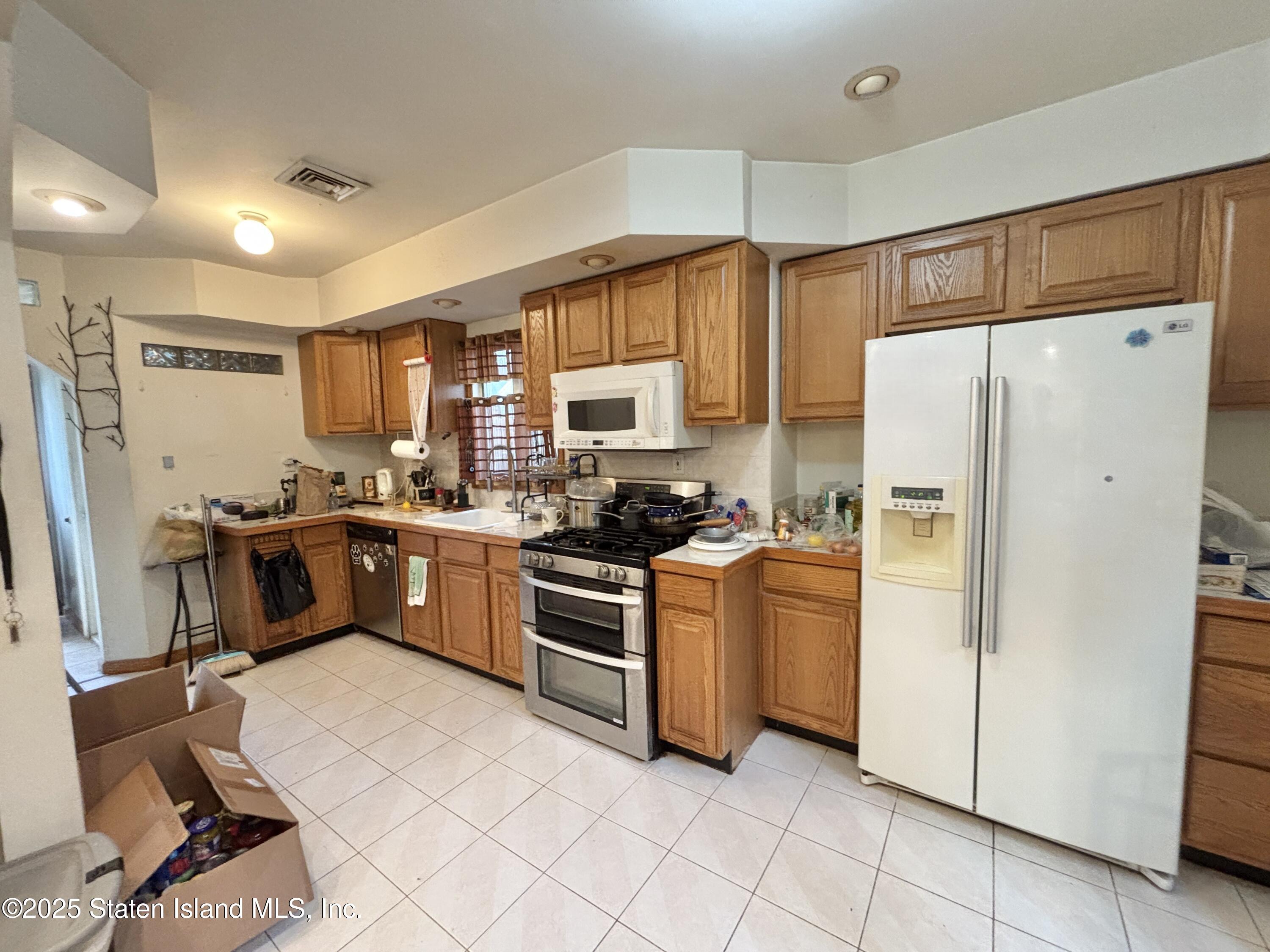 456 Oder Avenue Staten Island, NY 10304 - Photo 6 of 8 a kitchen with granite countertop a refrigerator stove top oven and sink