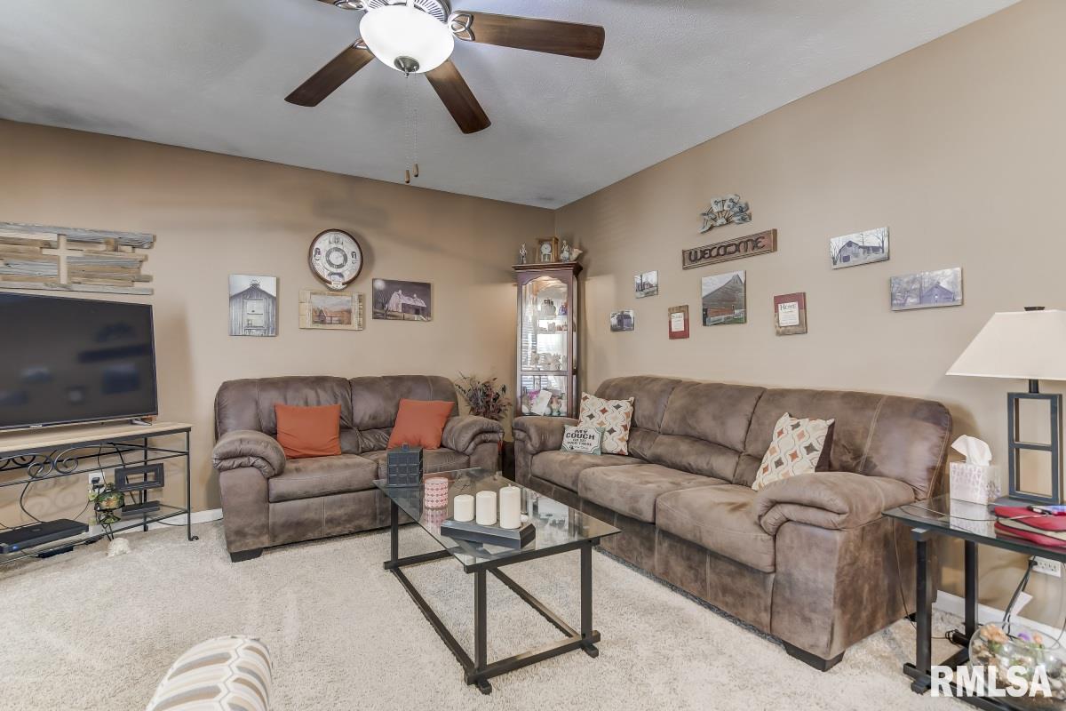 1500 Brenda Court Springfield, IL 62702 - Photo 3 of 36
