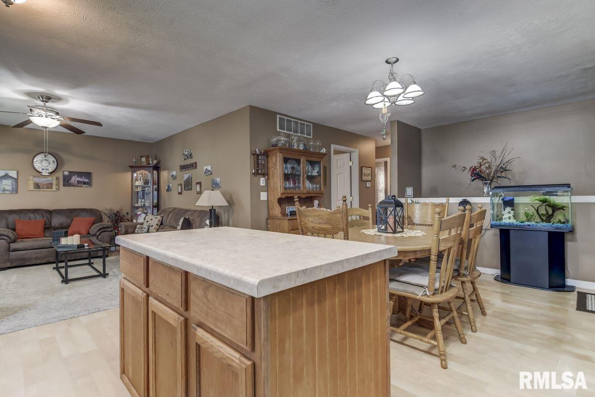 1500 Brenda Court Springfield, IL 62702 - Photo 8 of 36