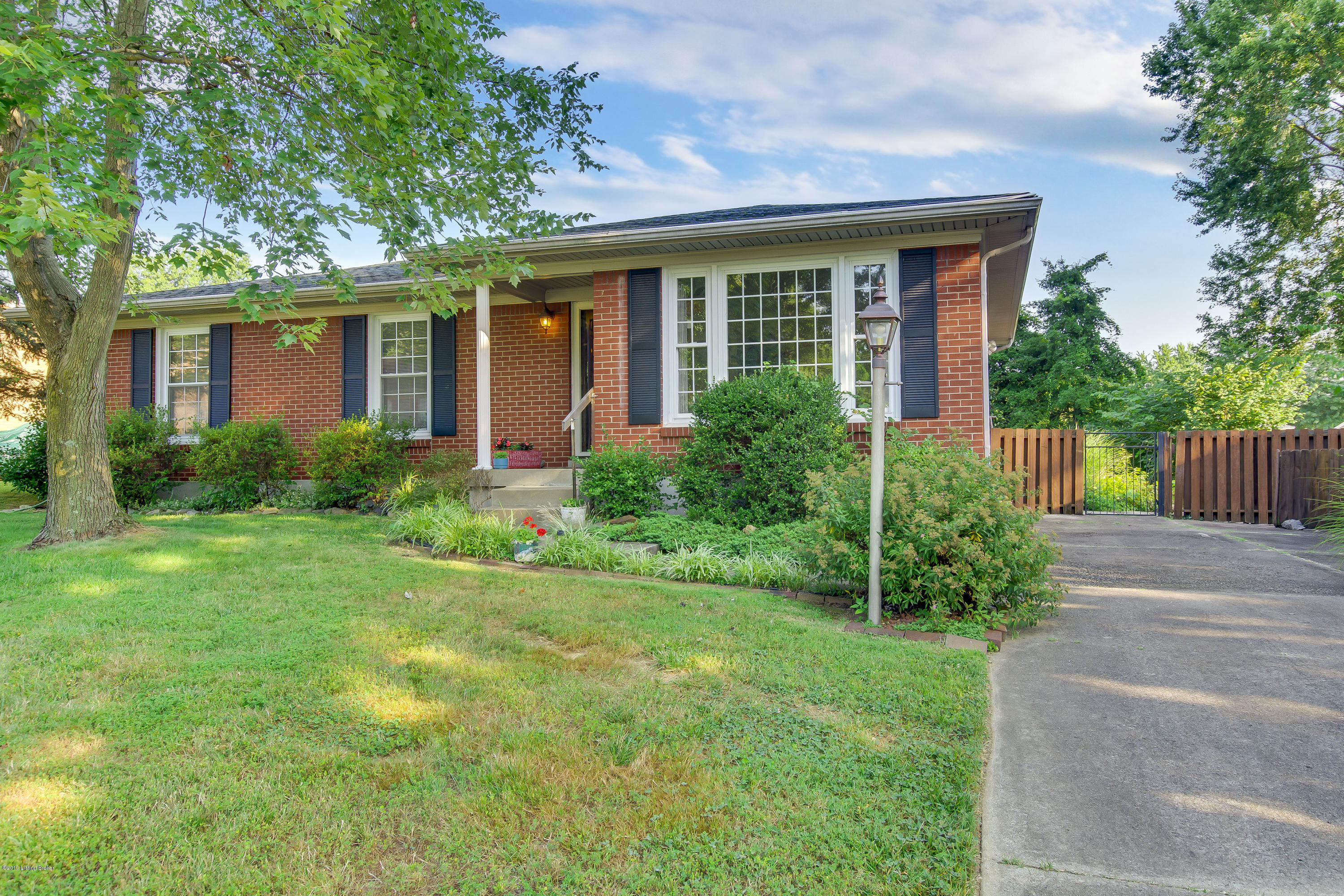7406 Grannel Road Louisville, KY 40214 - Photo 3 of 39 7406_GrannelRoad_40214_100