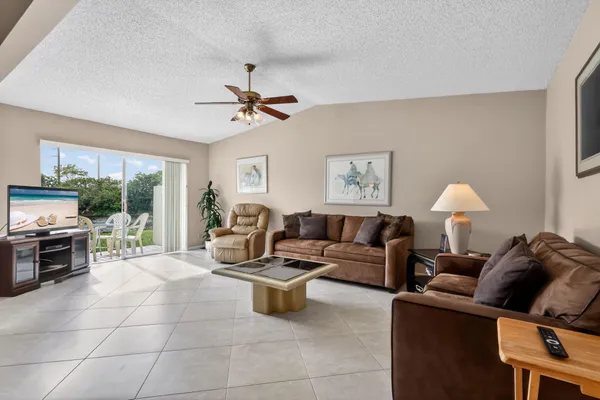 $315,000 | 5404 Viburnum Circle, Delray Beach, FL 33484