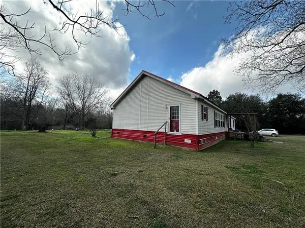 $170,000 | 818 Lake Pearl Road, Hessmer, LA 71341