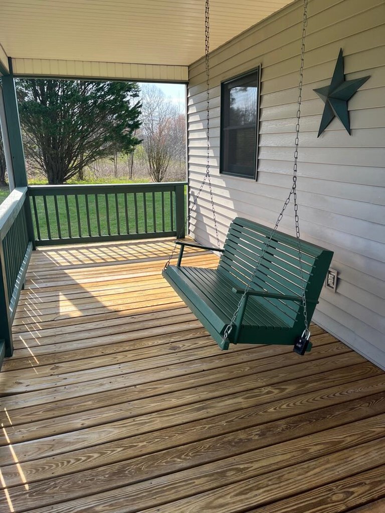 142 Arrowhead Trail Hayesville, NC 28904 - Photo 12 of 41 a view of sitting area with furniture