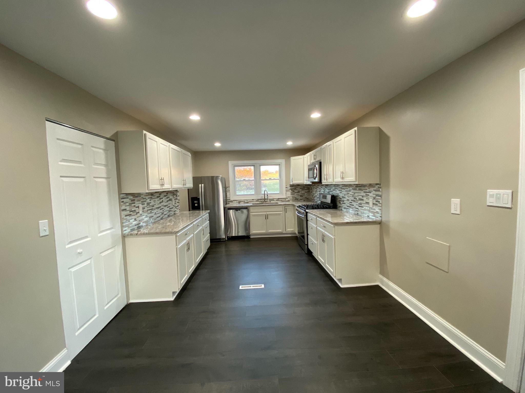 2028 North Rolling Road Baltimore, MD 21244 - Photo 2 of 64