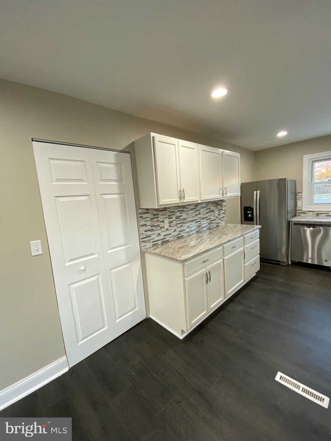 2028 North Rolling Road Baltimore, MD 21244 - Photo 3 of 64