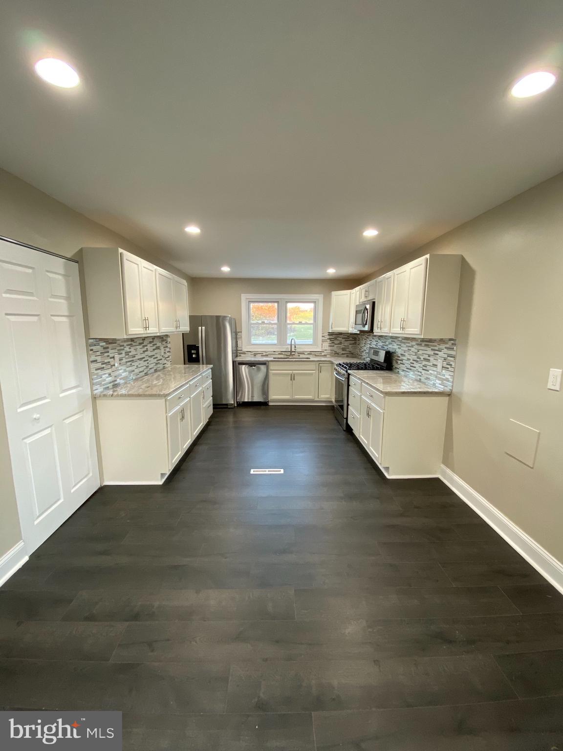 2028 North Rolling Road Baltimore, MD 21244 - Photo 5 of 64