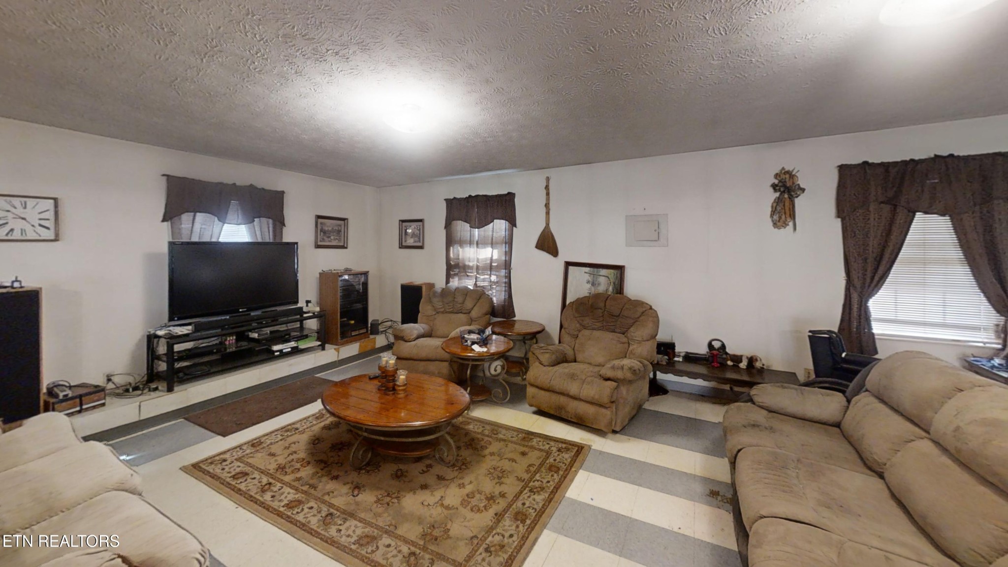 166 Nolan Lane Heiskell, TN 37754 - Photo 2 of 35