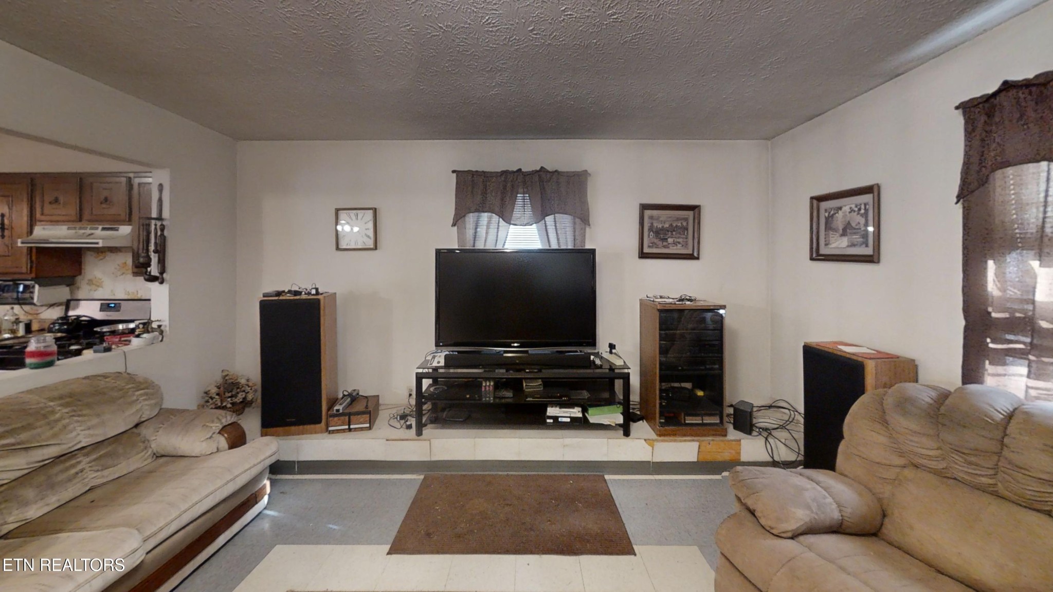 166 Nolan Lane Heiskell, TN 37754 - Photo 3 of 35