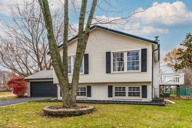 $679,000 | 214 West Hintz Road, Arlington Heights, IL 60004