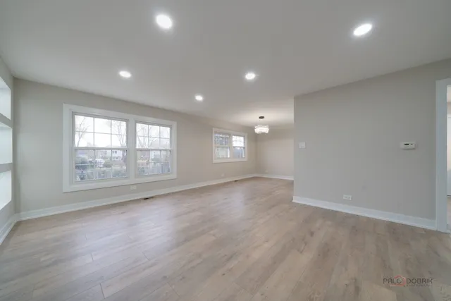 $679,000 | 214 West Hintz Road, Arlington Heights, IL 60004