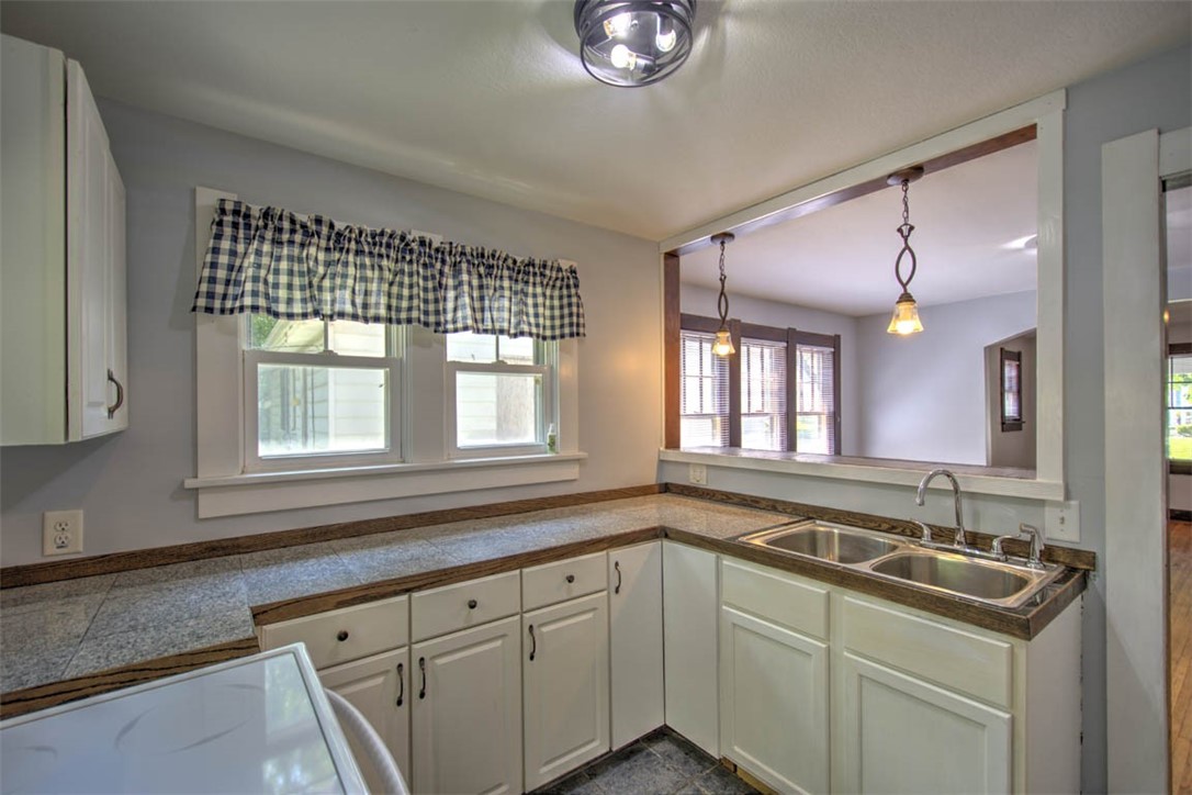 1344 East Lawrence Street Decatur, IL 62521 - Photo 11 of 24