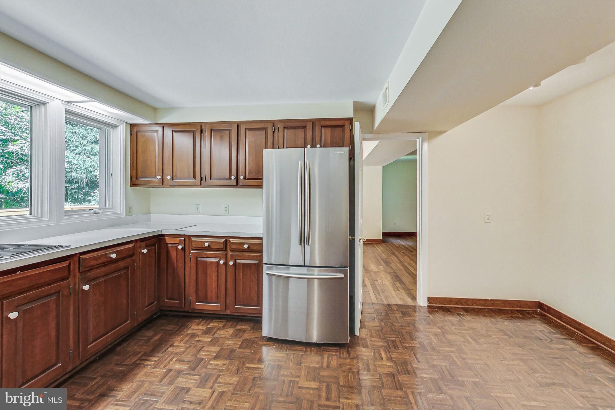 9206 Potomac Ridge Road Great Falls, VA 22066 - Photo 11 of 60 Large Kitchen