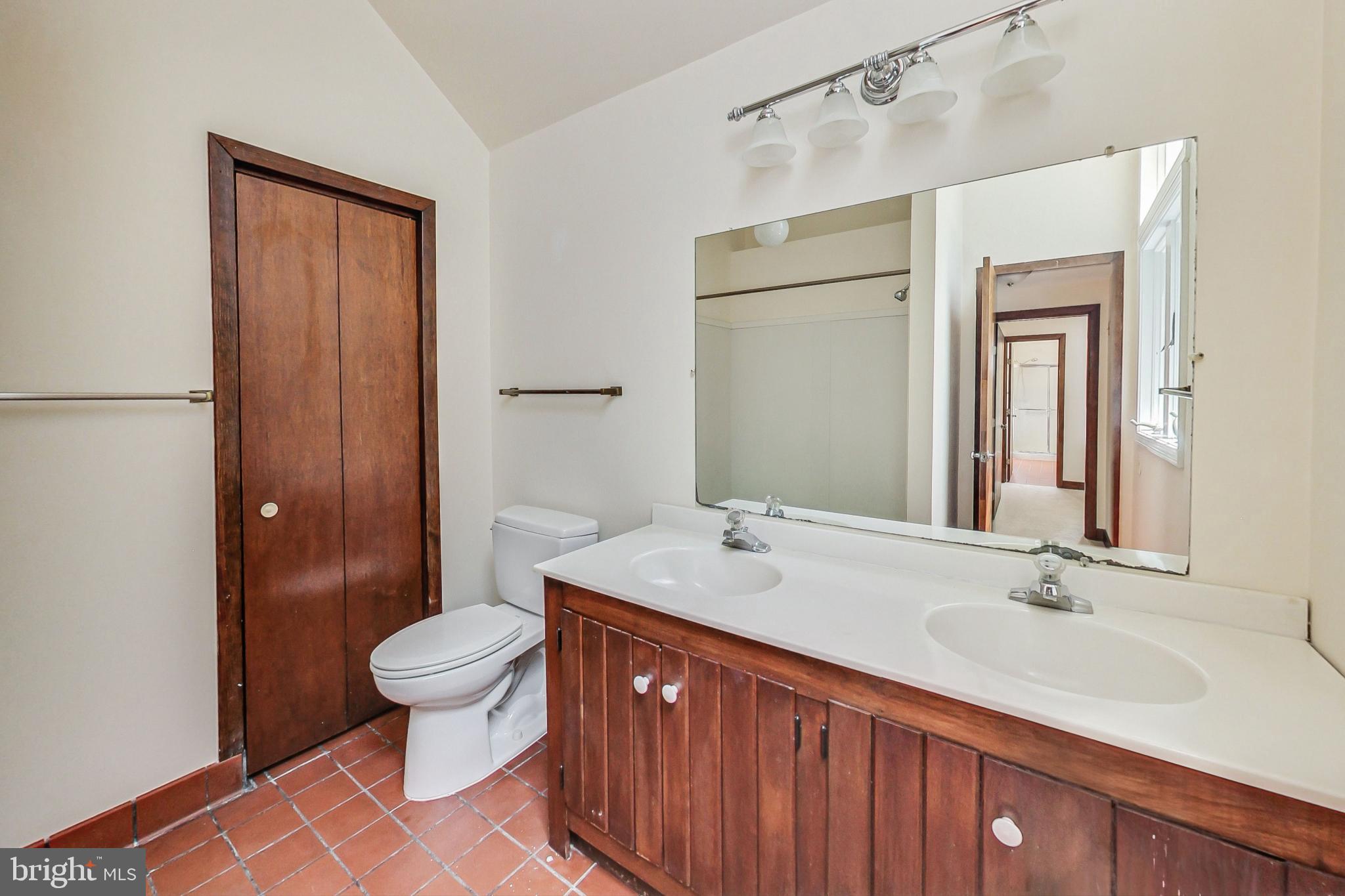 9206 Potomac Ridge Road Great Falls, VA 22066 - Photo 38 of 60 Hall Bathroom