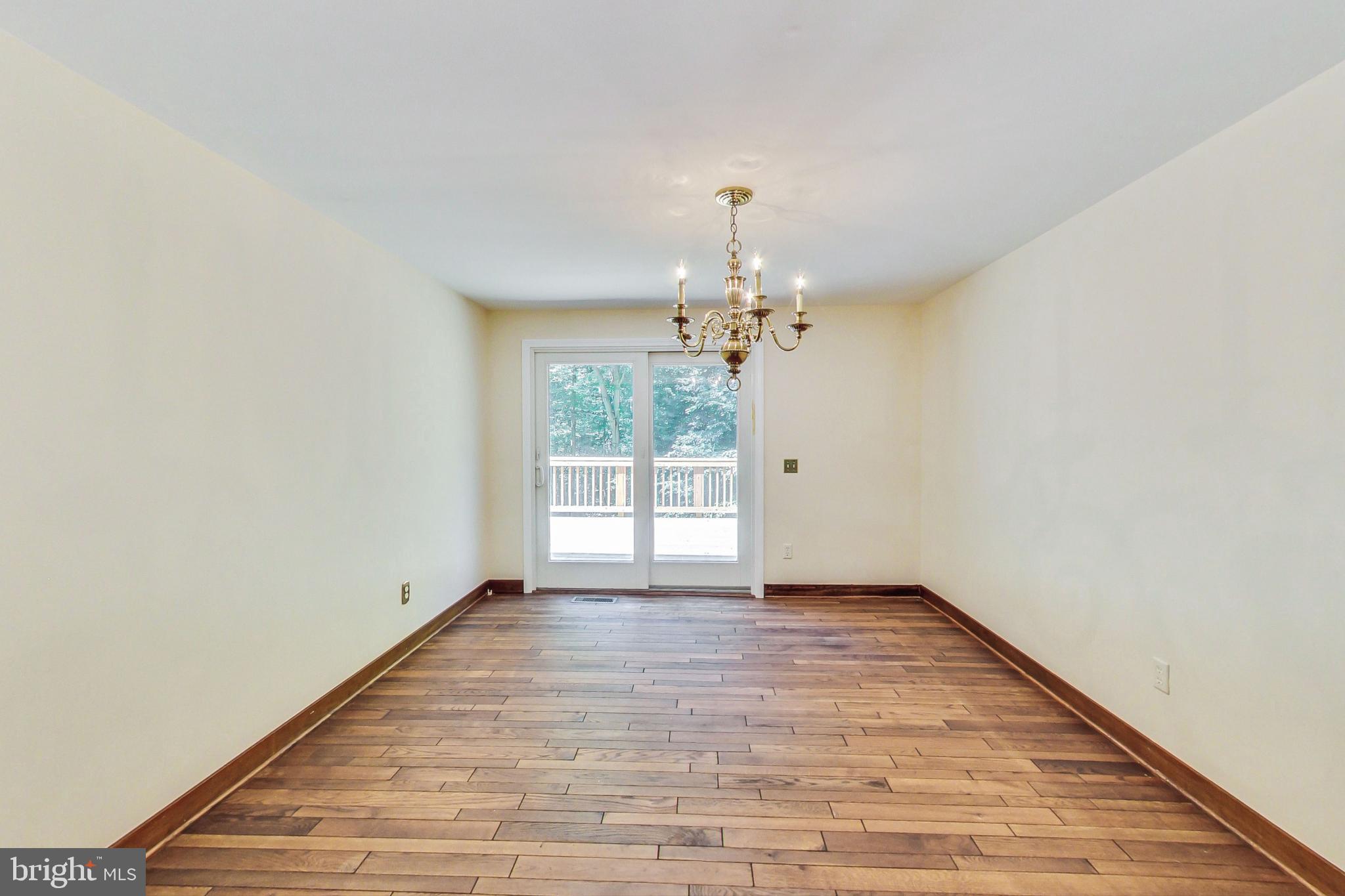 9206 Potomac Ridge Road Great Falls, VA 22066 - Photo 10 of 60 Dining Room onto back deck