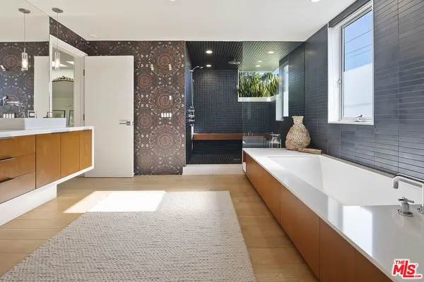 $24,995 | 1220 Cabrillo Avenue, Venice, CA 90291