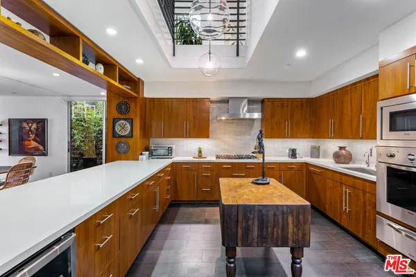 $24,995 | 1220 Cabrillo Avenue, Venice, CA 90291