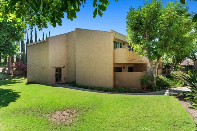 a view of a back yard of the house