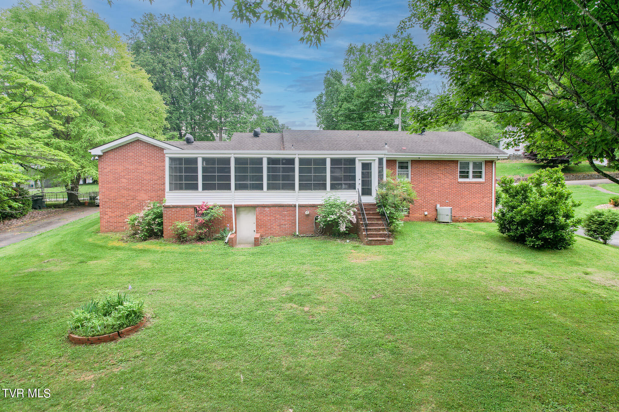 1249 Robinhood Road Greeneville, TN 37745 - Photo 31 of 38 31