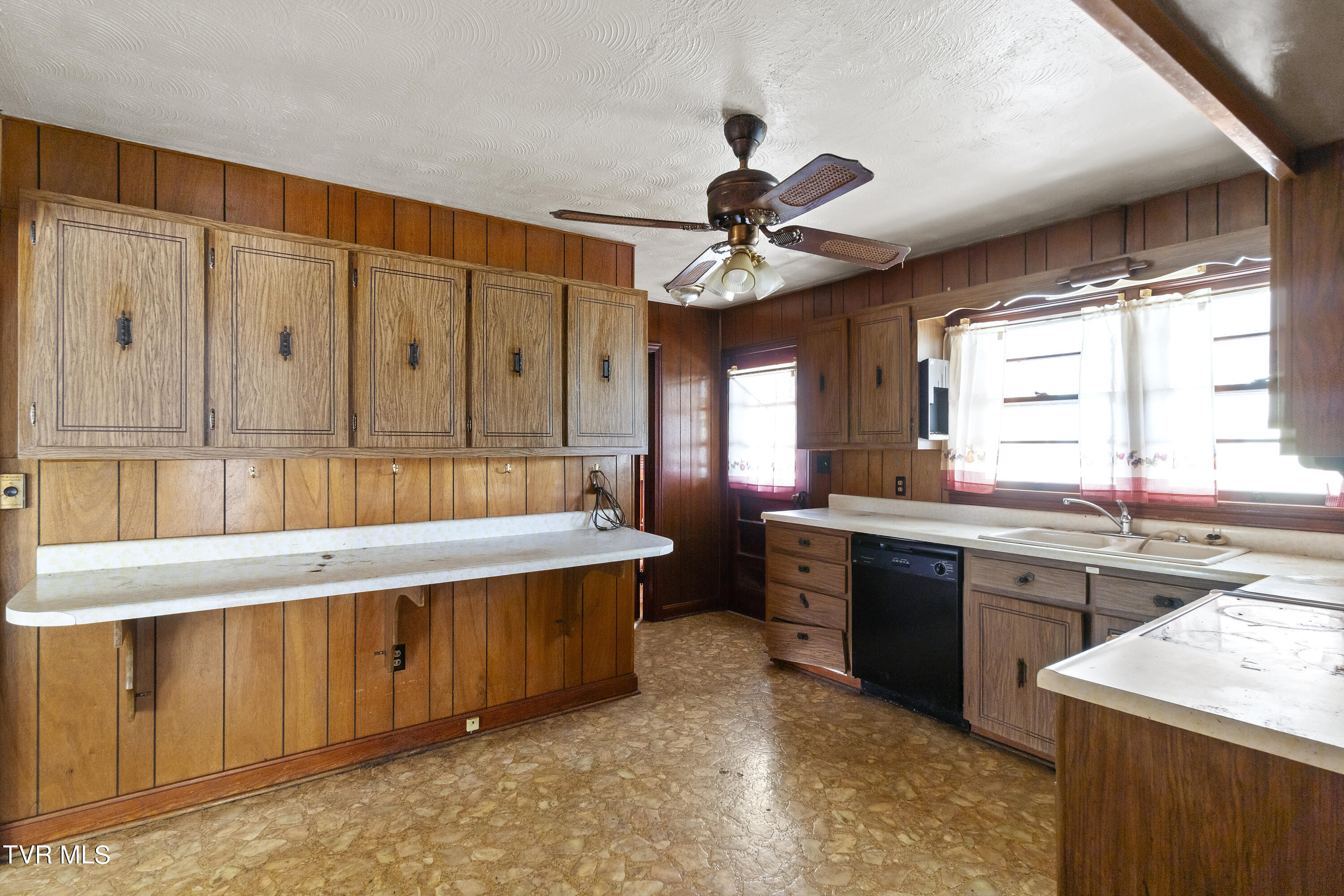 1249 Robinhood Road Greeneville, TN 37745 - Photo 8 of 38 8