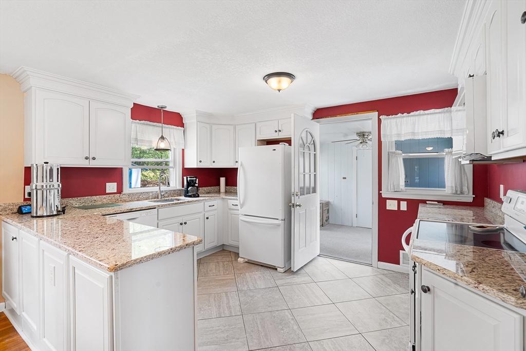 148 Hadley Street Springfield, MA 01118 - Photo 4 of 35 Gallery Image 4