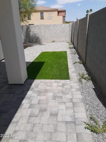 a view of back yard of the house