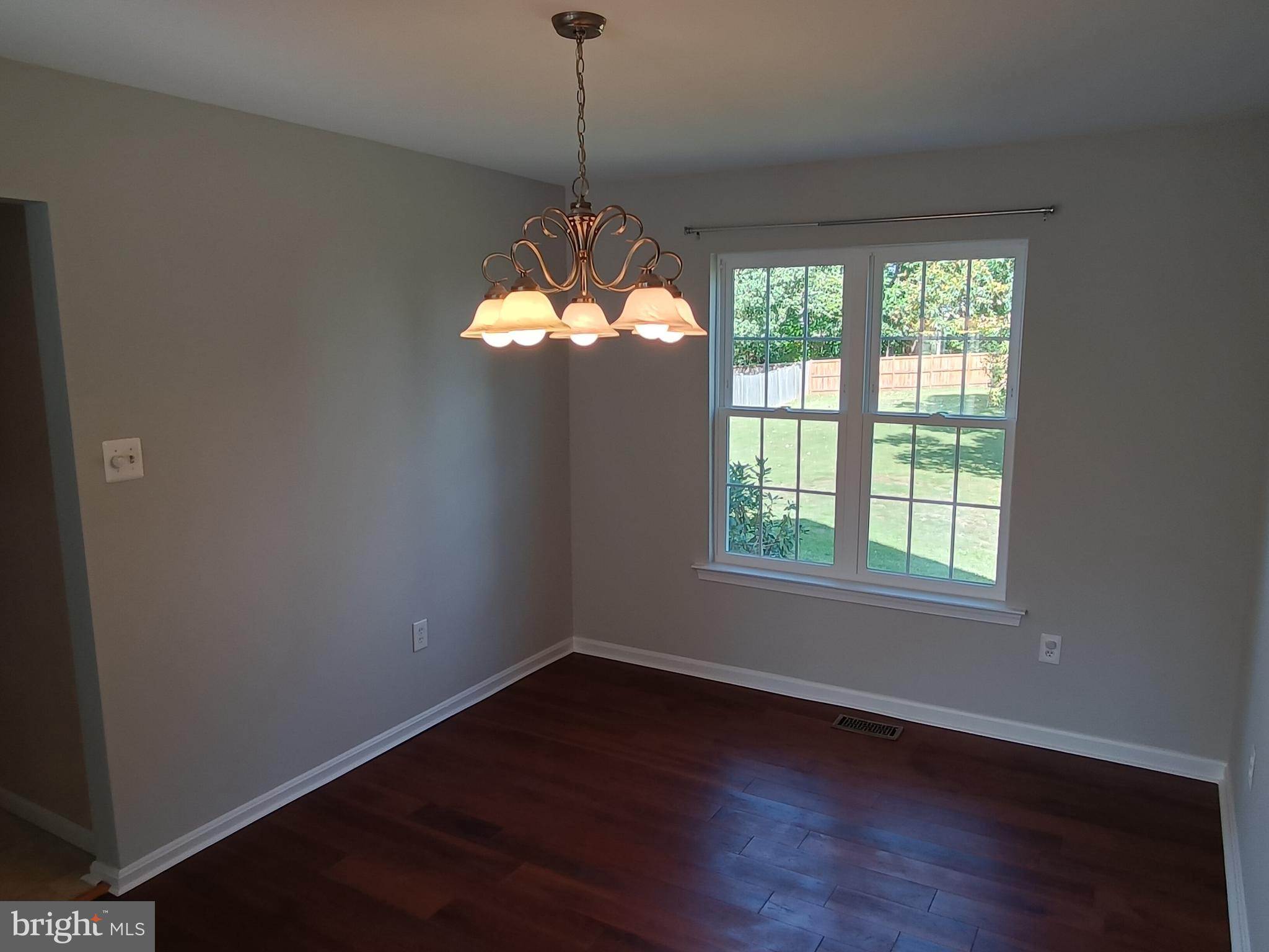 345 Silver Ridge Drive Sterling, VA 20164 - Photo 11 of 36