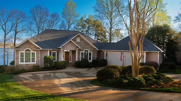$2,400,672 | 138 South Oak Pointe Drive, Seneca, SC 29672