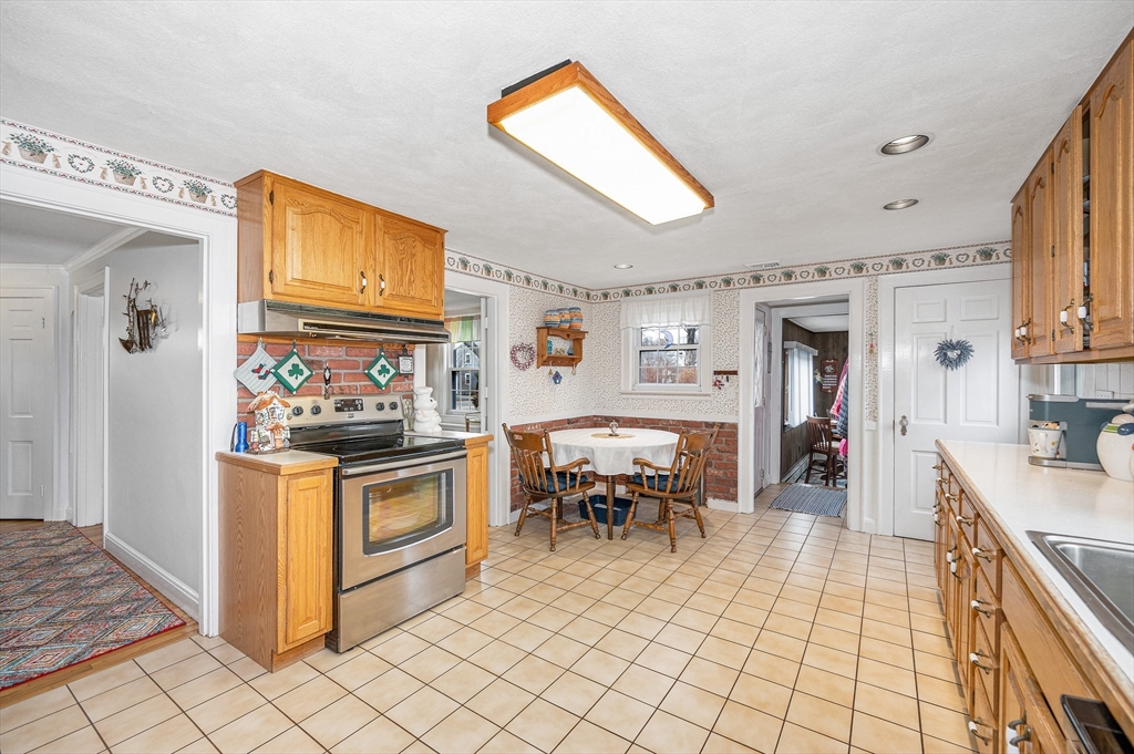 41 High Street Stoneham, MA 02180 - Photo 5 of 38