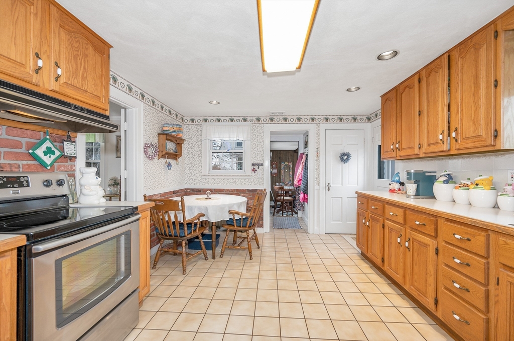 41 High Street Stoneham, MA 02180 - Photo 6 of 38