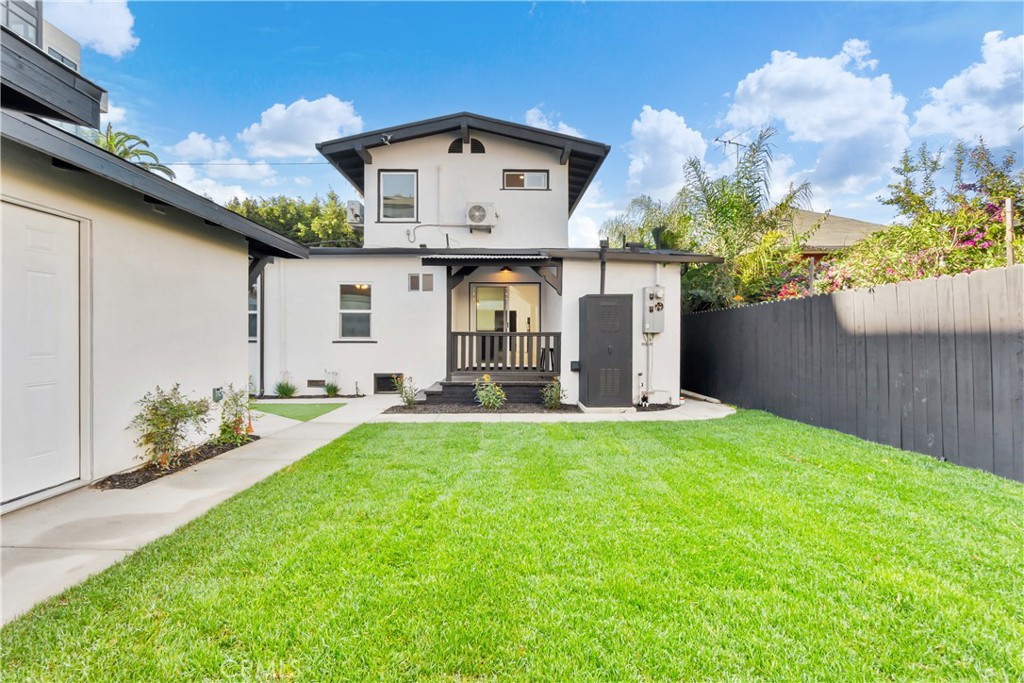 1148 Locust Avenue Long Beach, CA 90813 - Photo 24 of 34 a front view of a house with garden