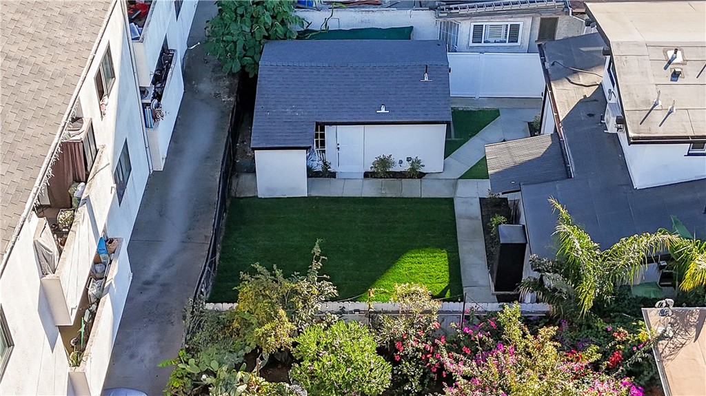 1148 Locust Avenue Long Beach, CA 90813 - Photo 30 of 34 an aerial view of a house with a garden