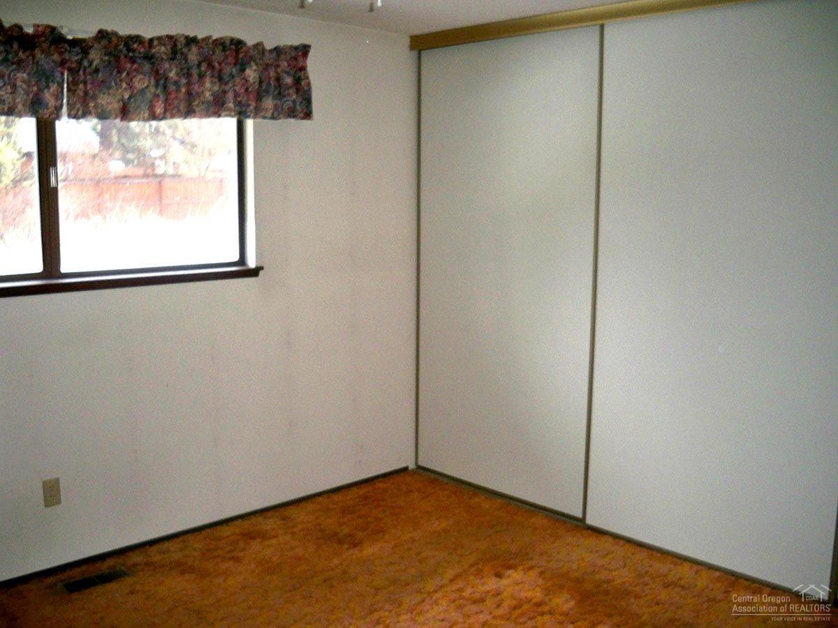 61450 Southwest Blakely Road Bend, OR 97702 - Photo 11 of 14 an empty room with a window