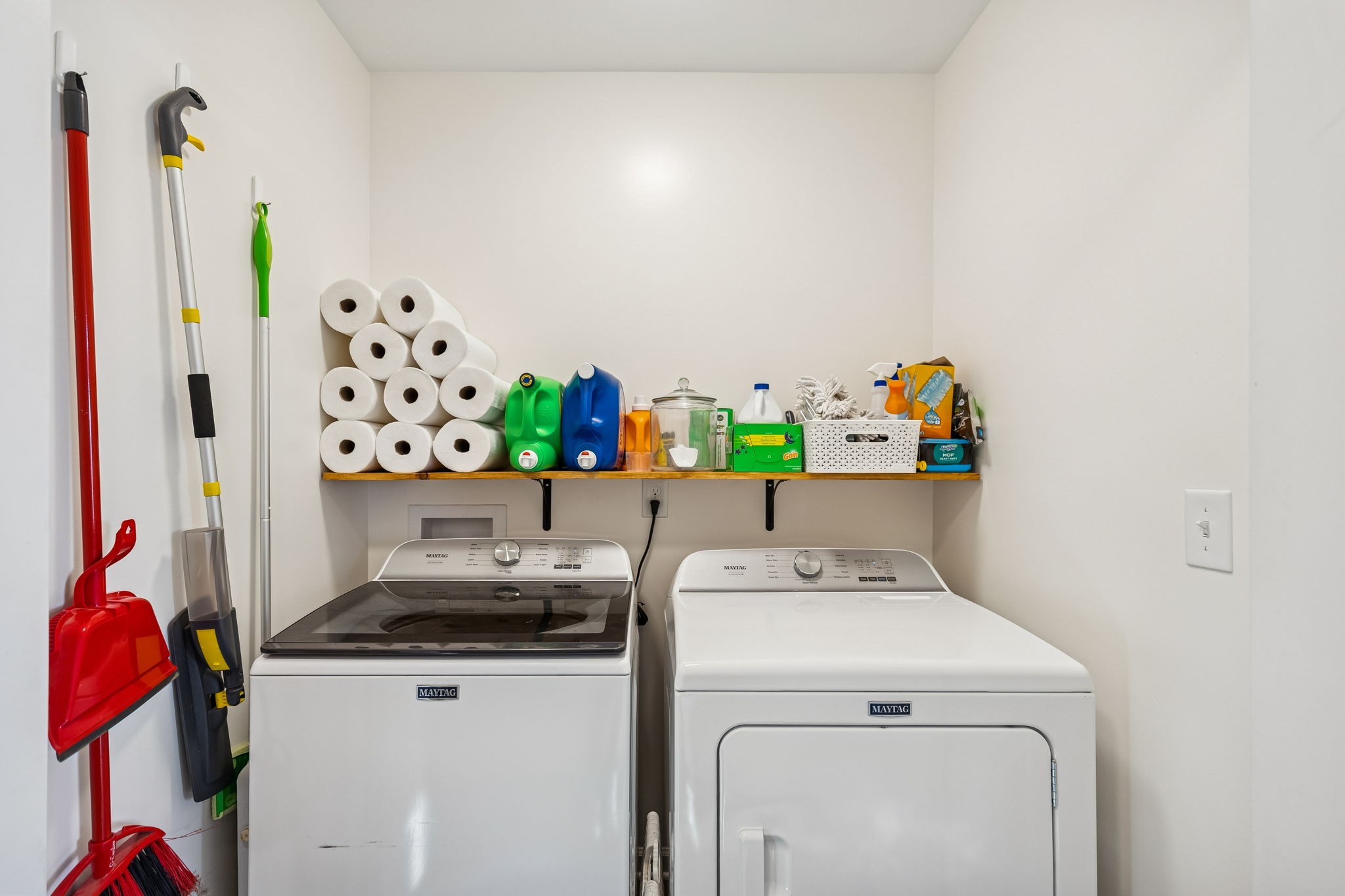 460 Edgewood Street Alexandria, TN 37012 - Photo 3 of 22 a utility room with dryer and washer