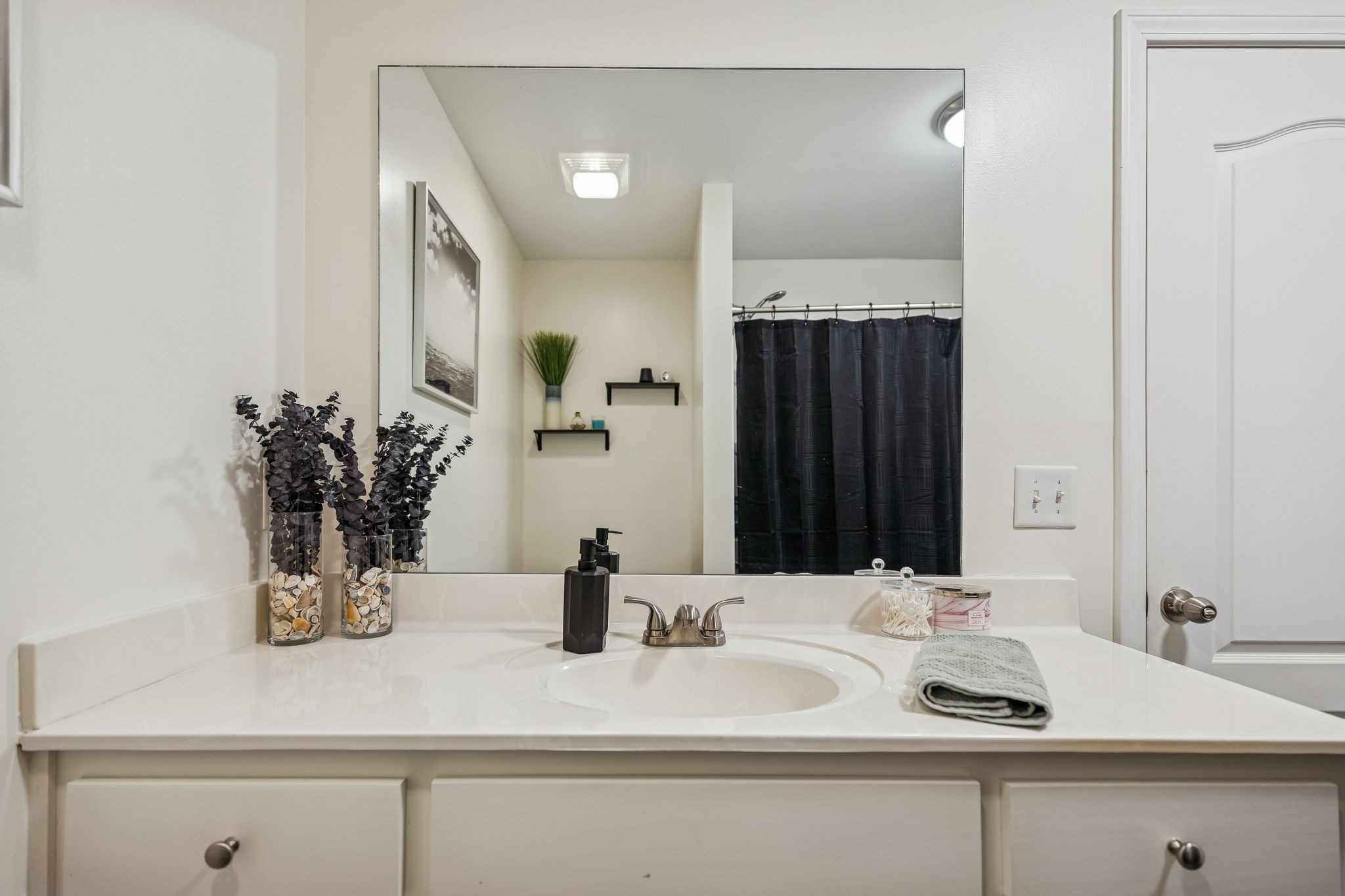460 Edgewood Street Alexandria, TN 37012 - Photo 9 of 22 a bathroom with a sink and a mirror