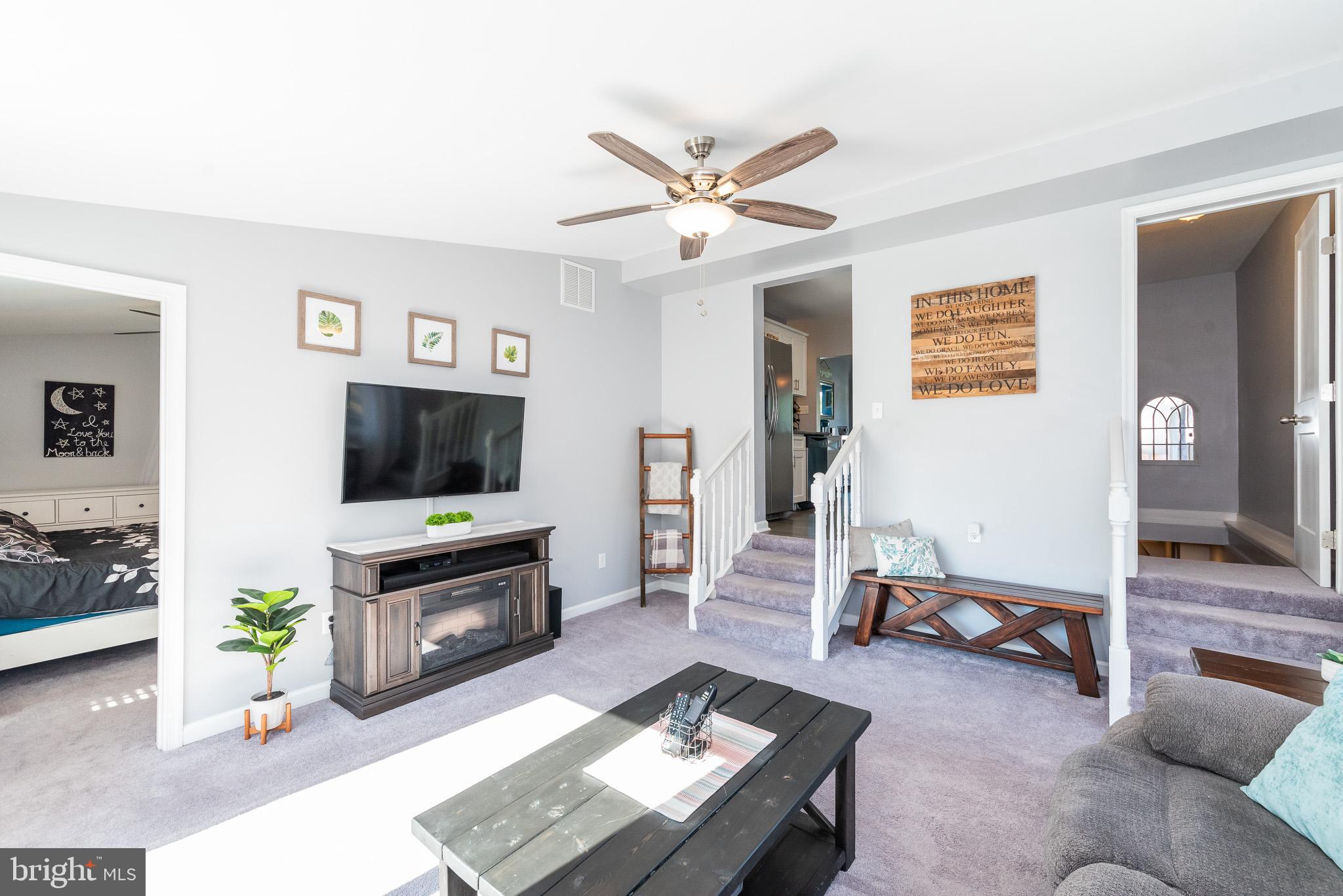 300 Sassafras Road Baltimore, MD 21221 - Photo 21 of 52 Living Room
