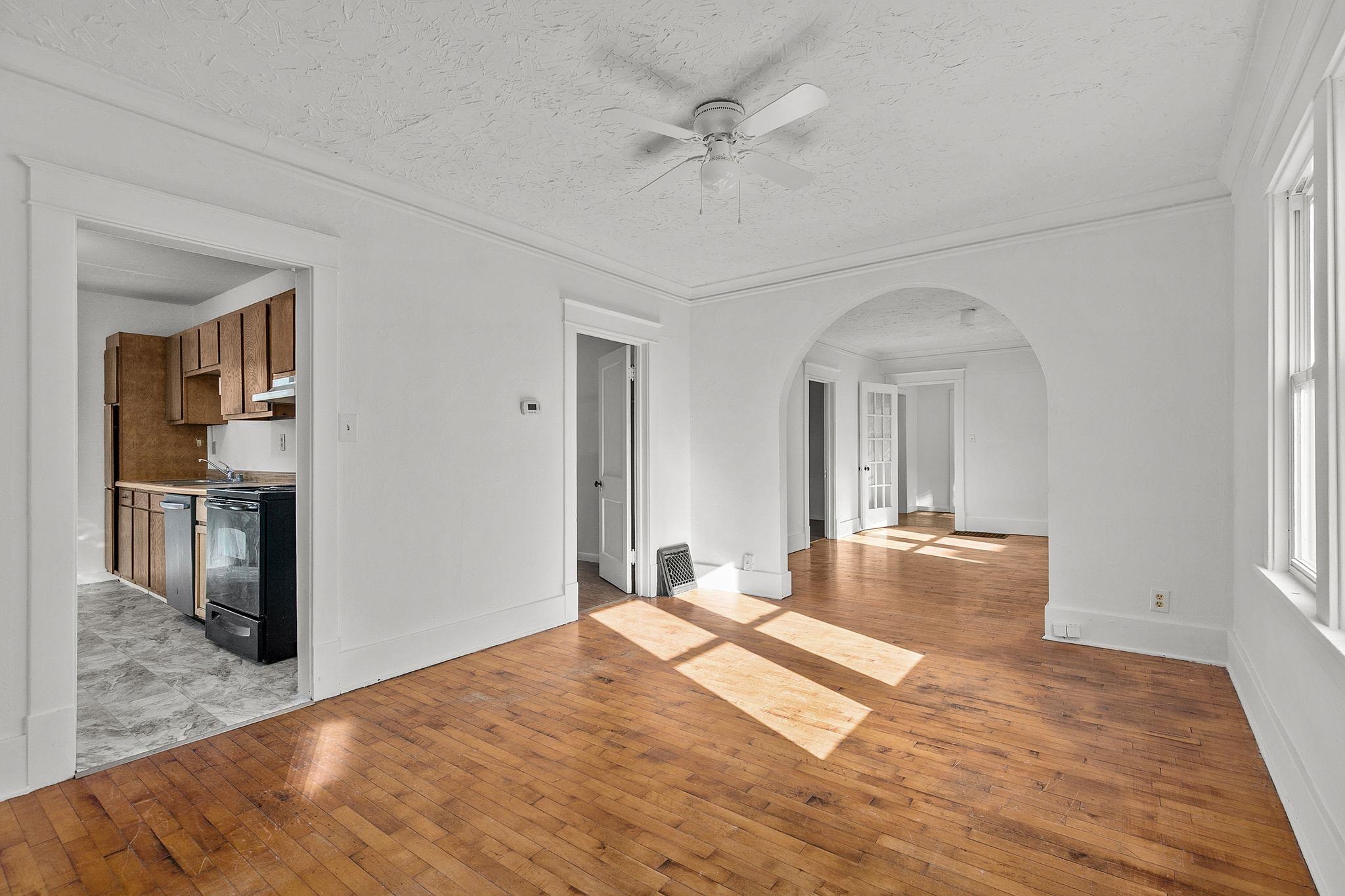 508 Tayco Street Menasha, WI 54952 - Photo 3 of 34