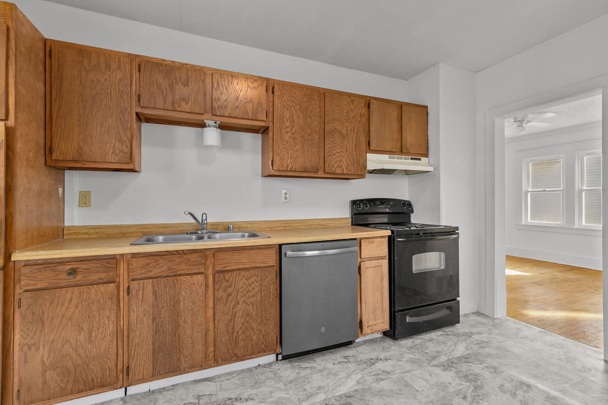 508 Tayco Street Menasha, WI 54952 - Photo 5 of 34