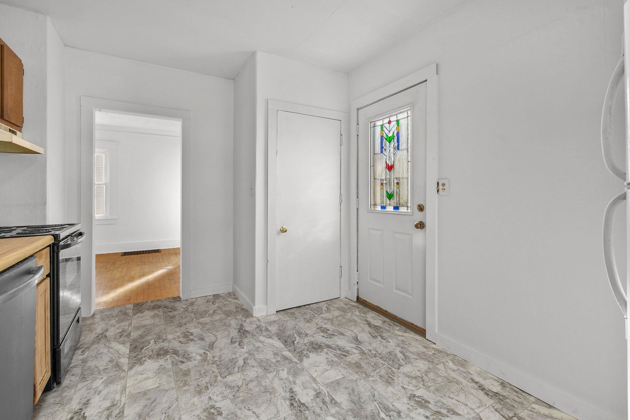 508 Tayco Street Menasha, WI 54952 - Photo 6 of 34