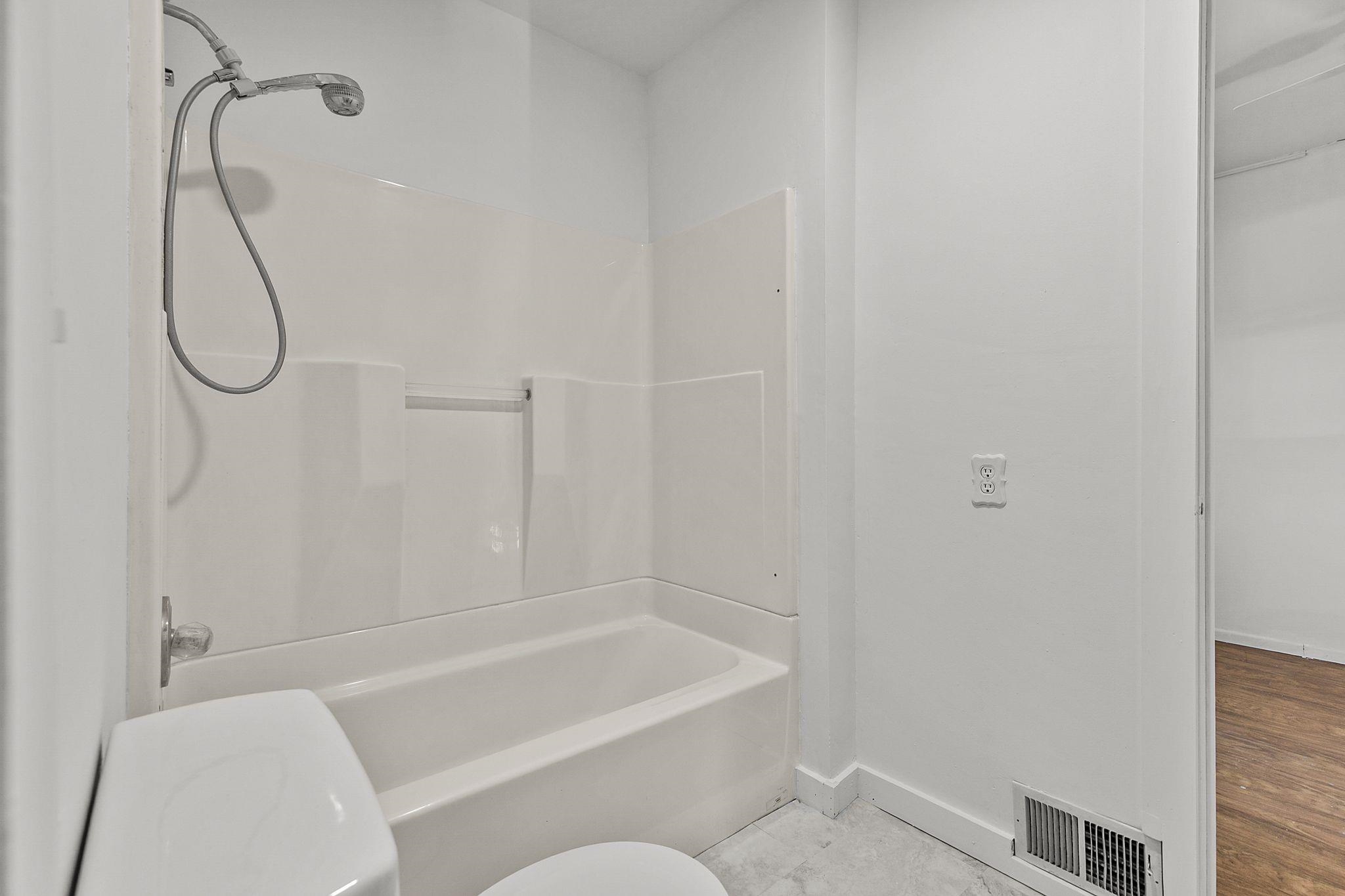 508 Tayco Street Menasha, WI 54952 - Photo 10 of 34